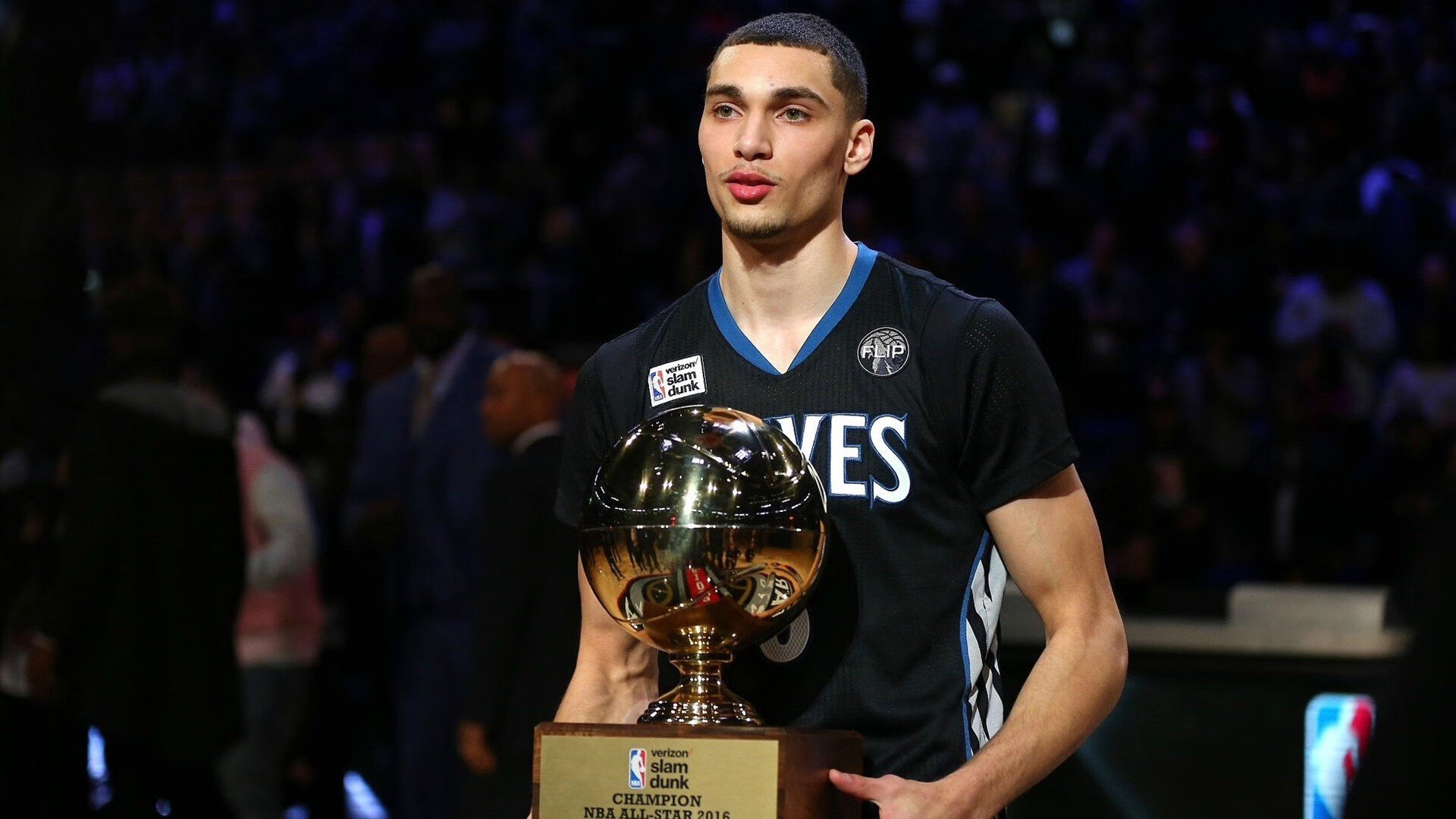 具身智能机器人火炬手“夸父”首次点燃全运会圣火，开启未来体育新纪元