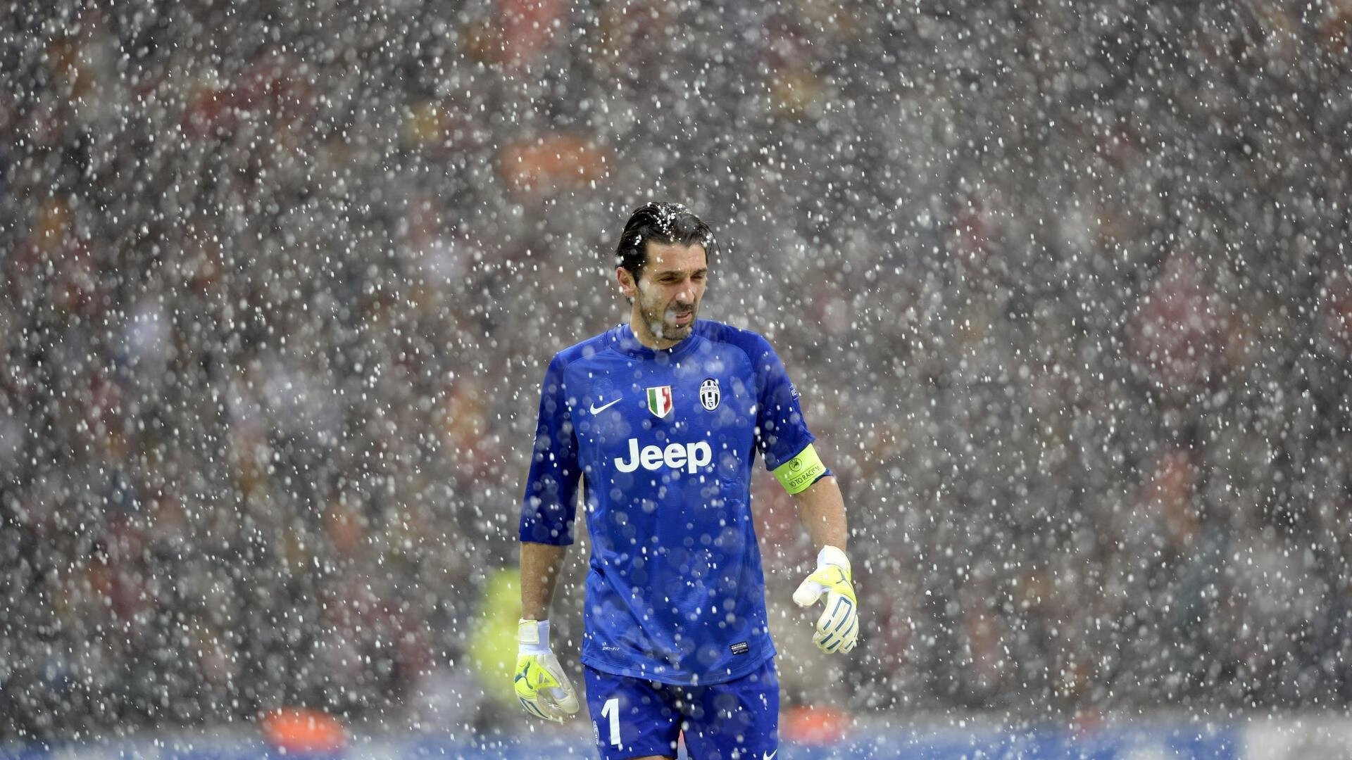 终结英超4连败！利物浦2-0维拉：大马丁超巨失误萨拉赫连场破门，英超_利物浦3-0利兹联 马内破门